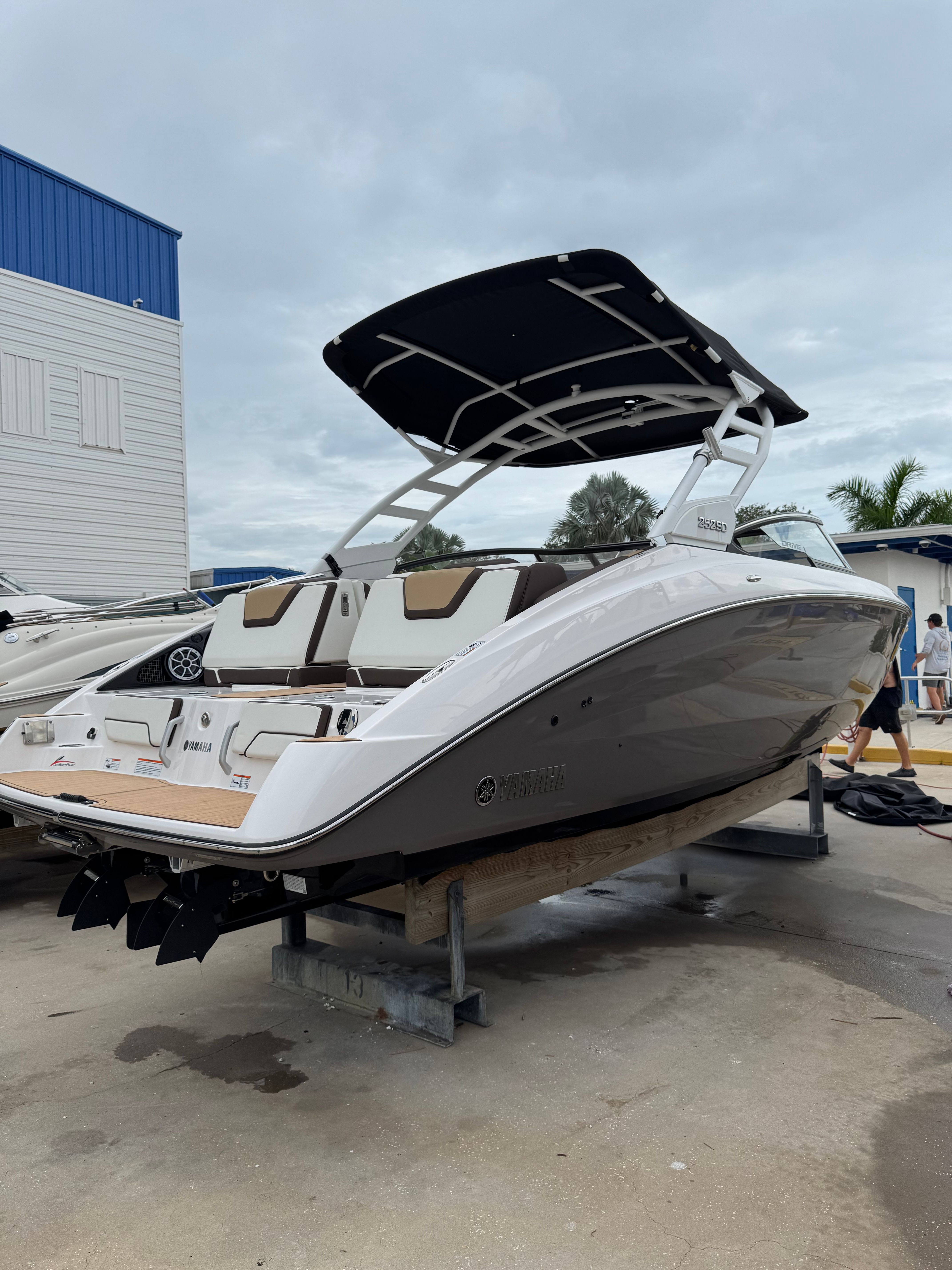 2023 Yamaha Boats 252SD