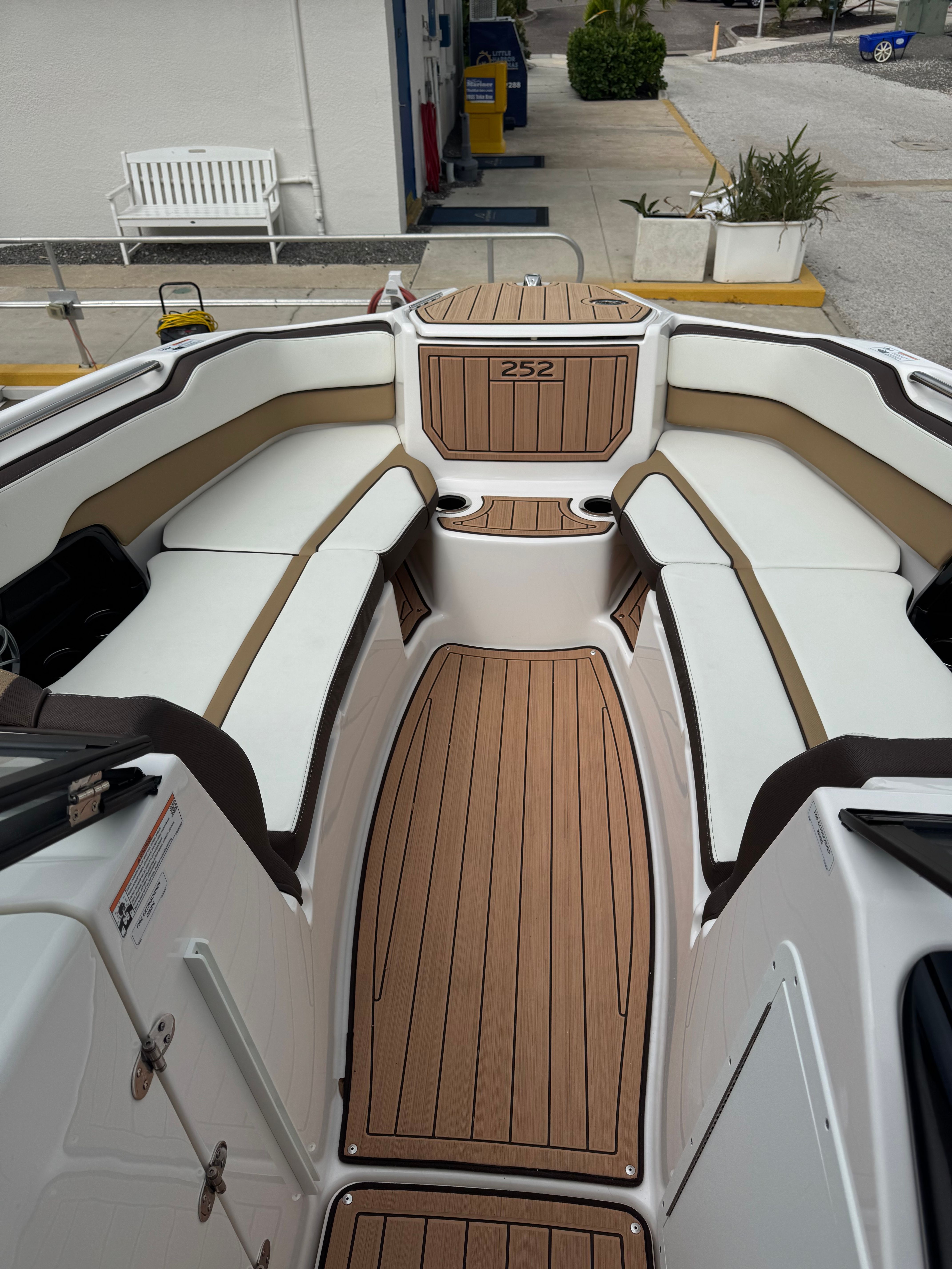 2023 Yamaha Boats 252SD