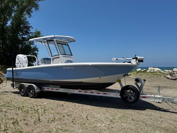 2022 Robalo 266 Cayman