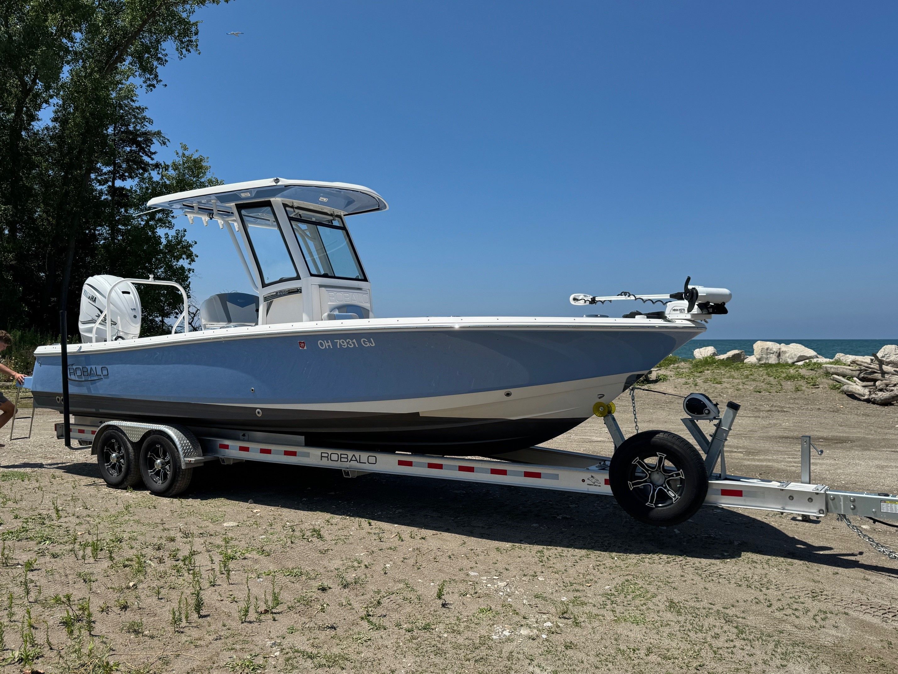 2022 Robalo 266 Cayman