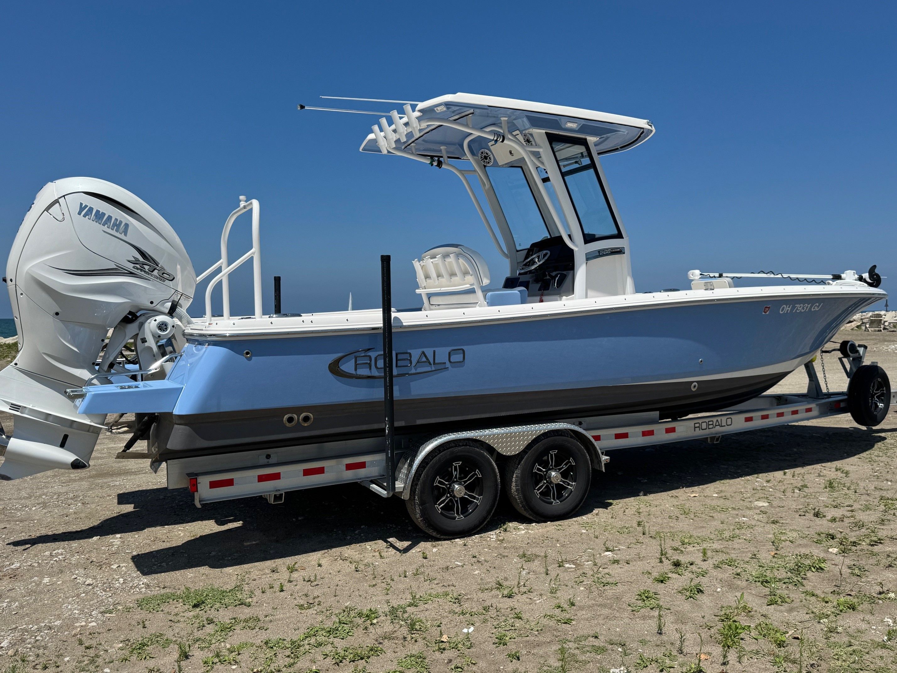 2022 Robalo 266 Cayman