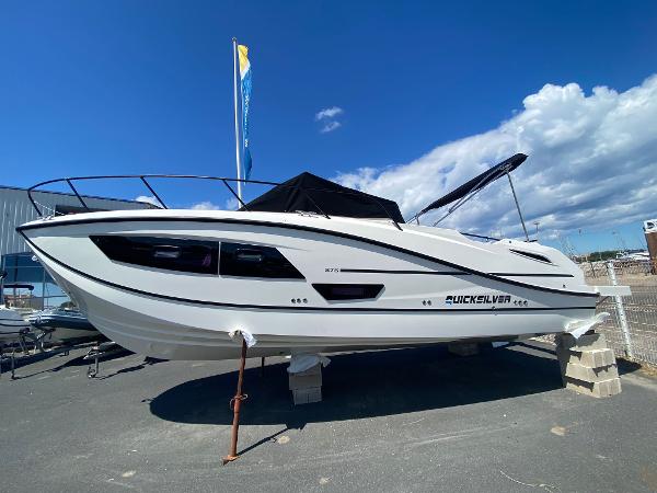 Quicksilver Activ 875 Sundeck