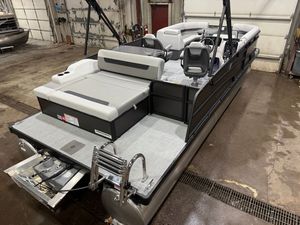 Princecraft Vectra 23 RL SS Swingback Pontoon & Mercury 4-Stroke EFI