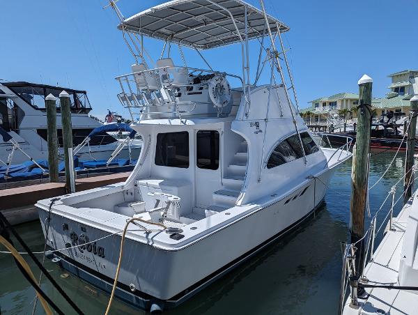Luhrs 36 Convertible 2000 Luhrs 36 Convertible boat docked in marina under clear blue sky.