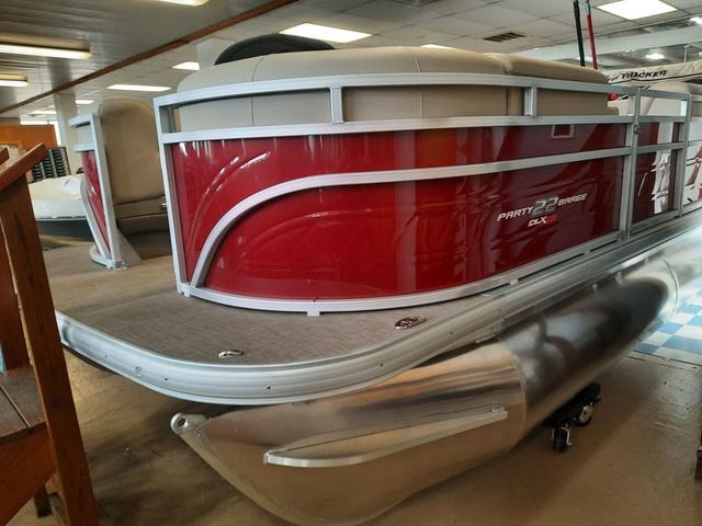 Sun Tracker PARTY BARGE® 22 RF XP3