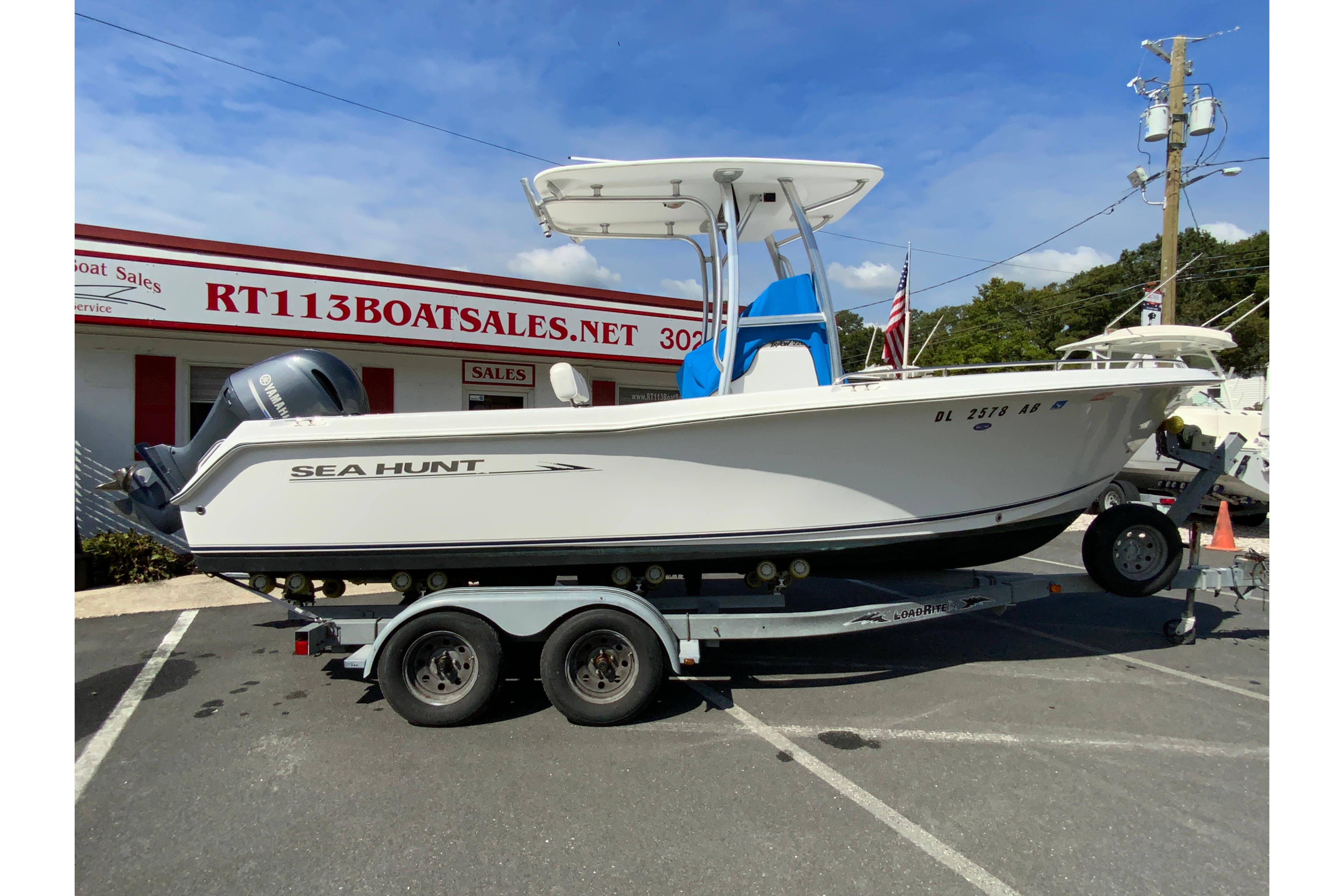 2008 Sea Hunt Triton 220