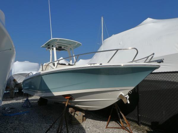 2025 Boston Whaler 250 Dauntless