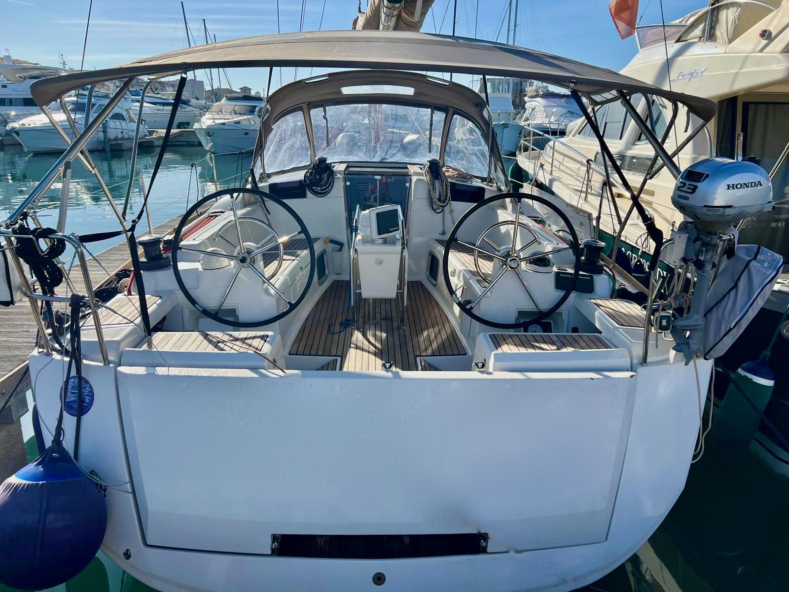 Jeanneau Sun Odyssey 419 2017 Jeanneau Sun Odyssey 419 sailboat with dual steering wheels in a marina.