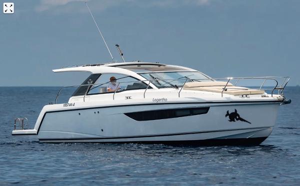 2021 Sealine S330