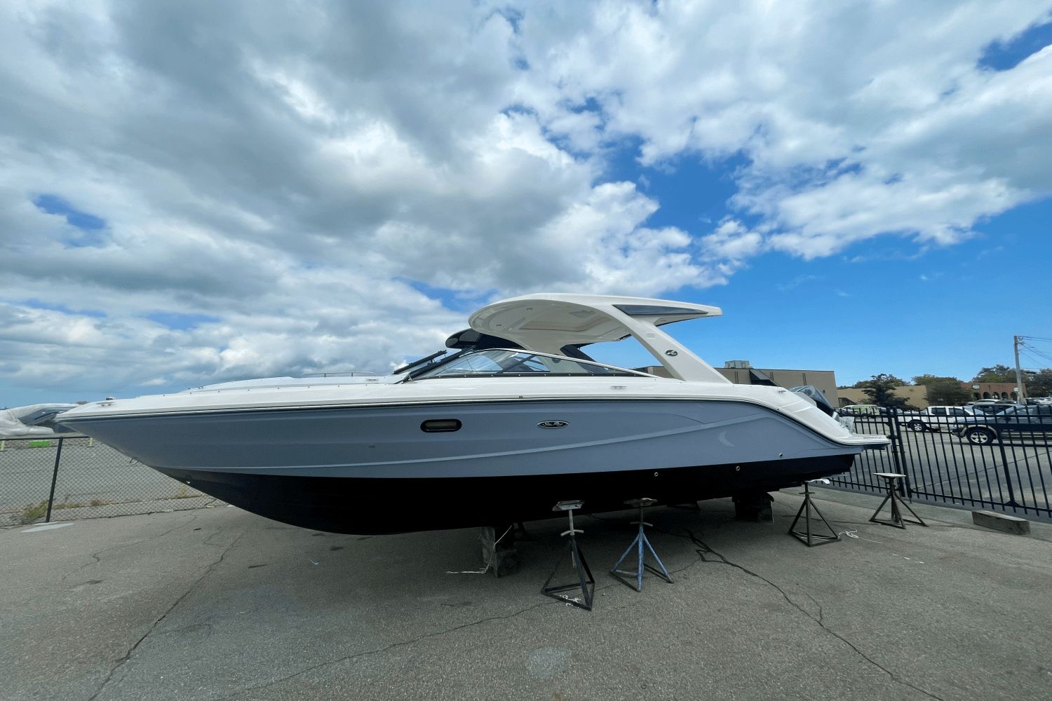 Sea Ray SLX 310 Outboard