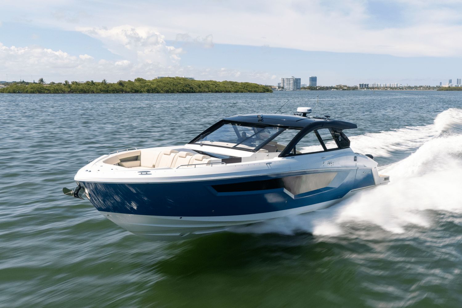 Cruisers Yachts 50 GLS Outboard