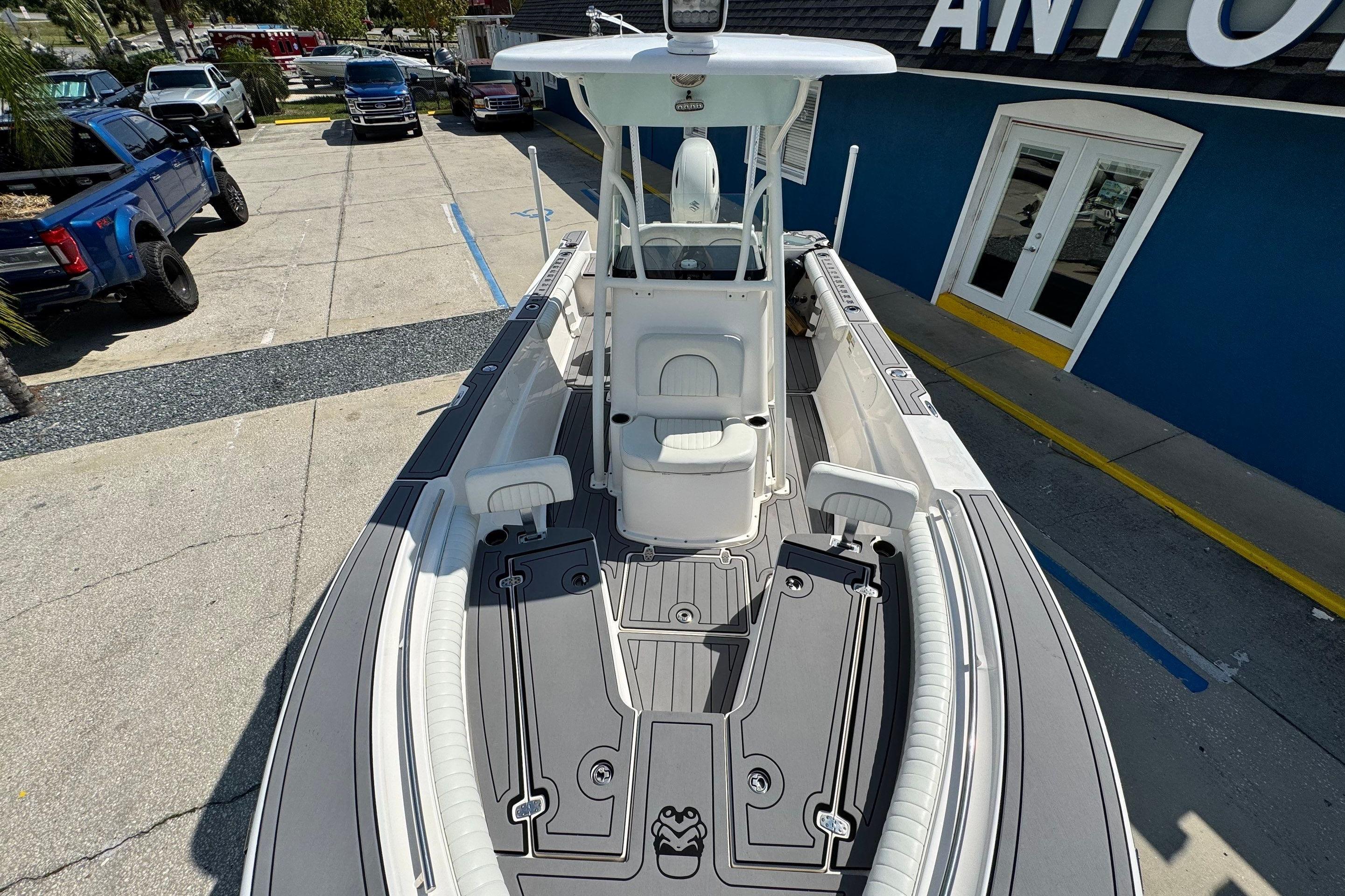 2019 Sea Born LX22 Center Console