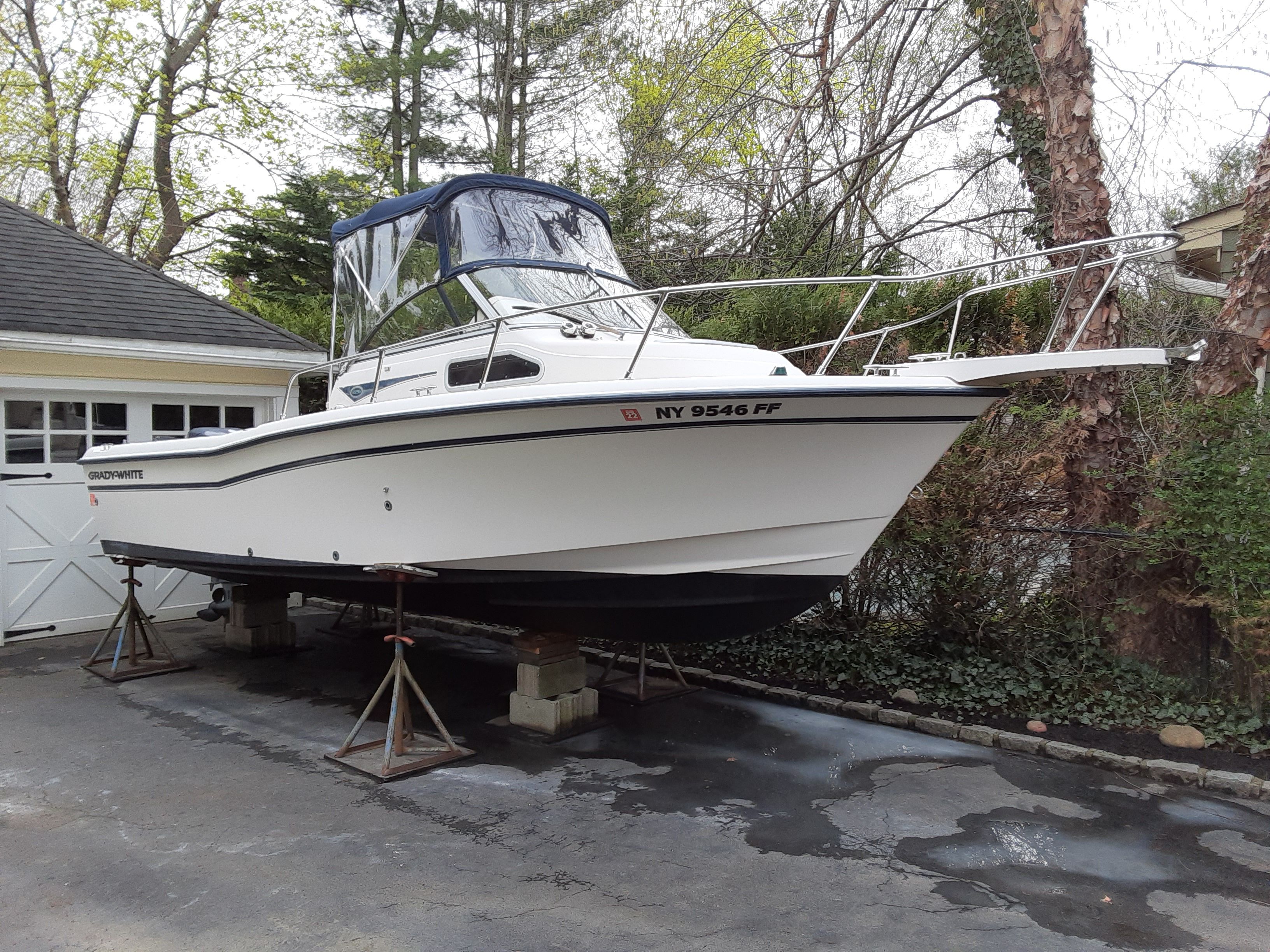 2000 Grady-White Seafarer 226
