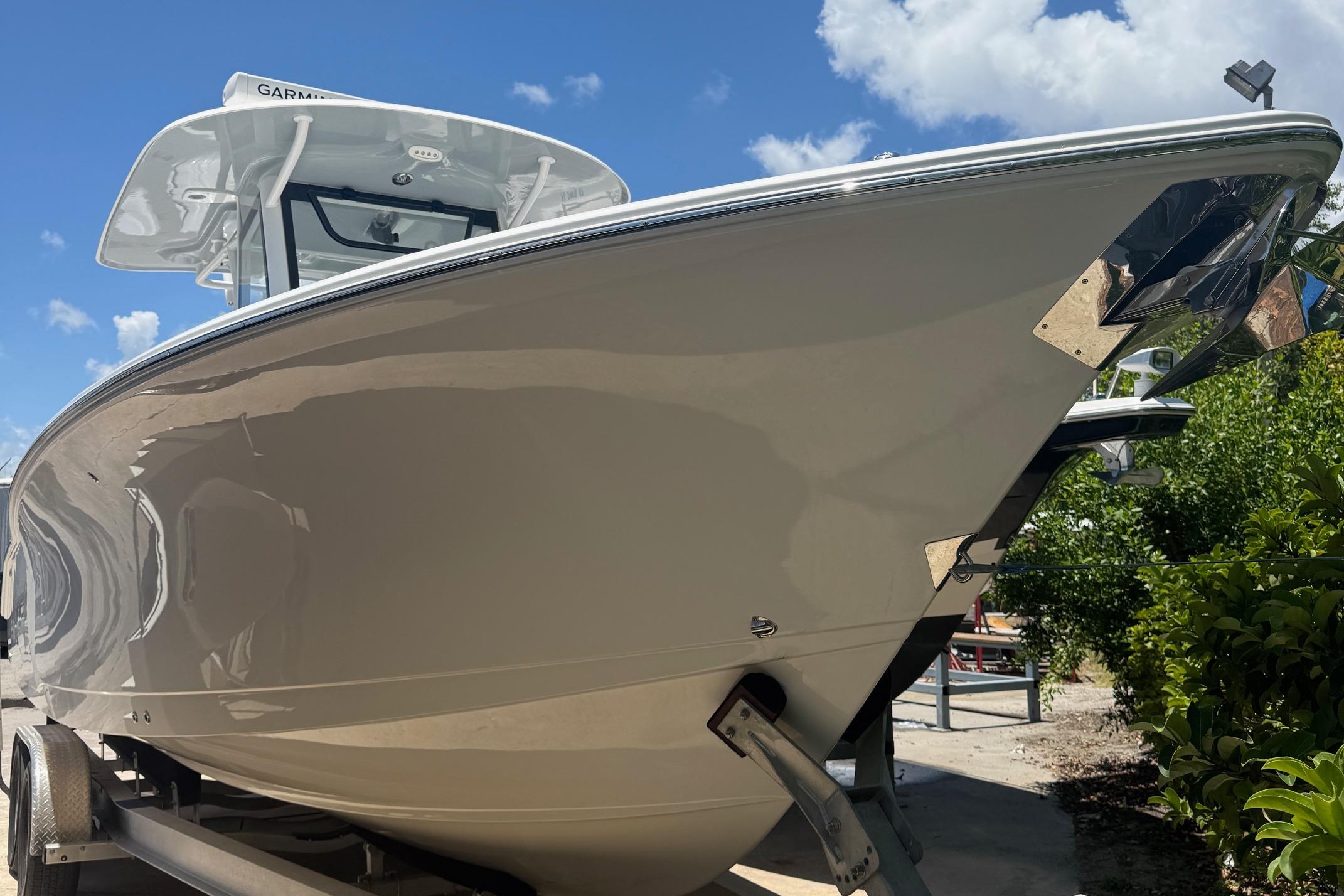 2023 Sea Hunt Gamefish 30 Coffin Box