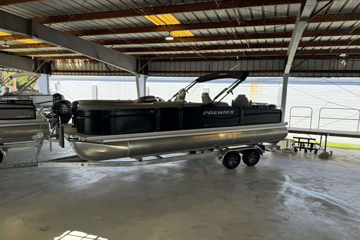 2025 Premier 230 Sunsation