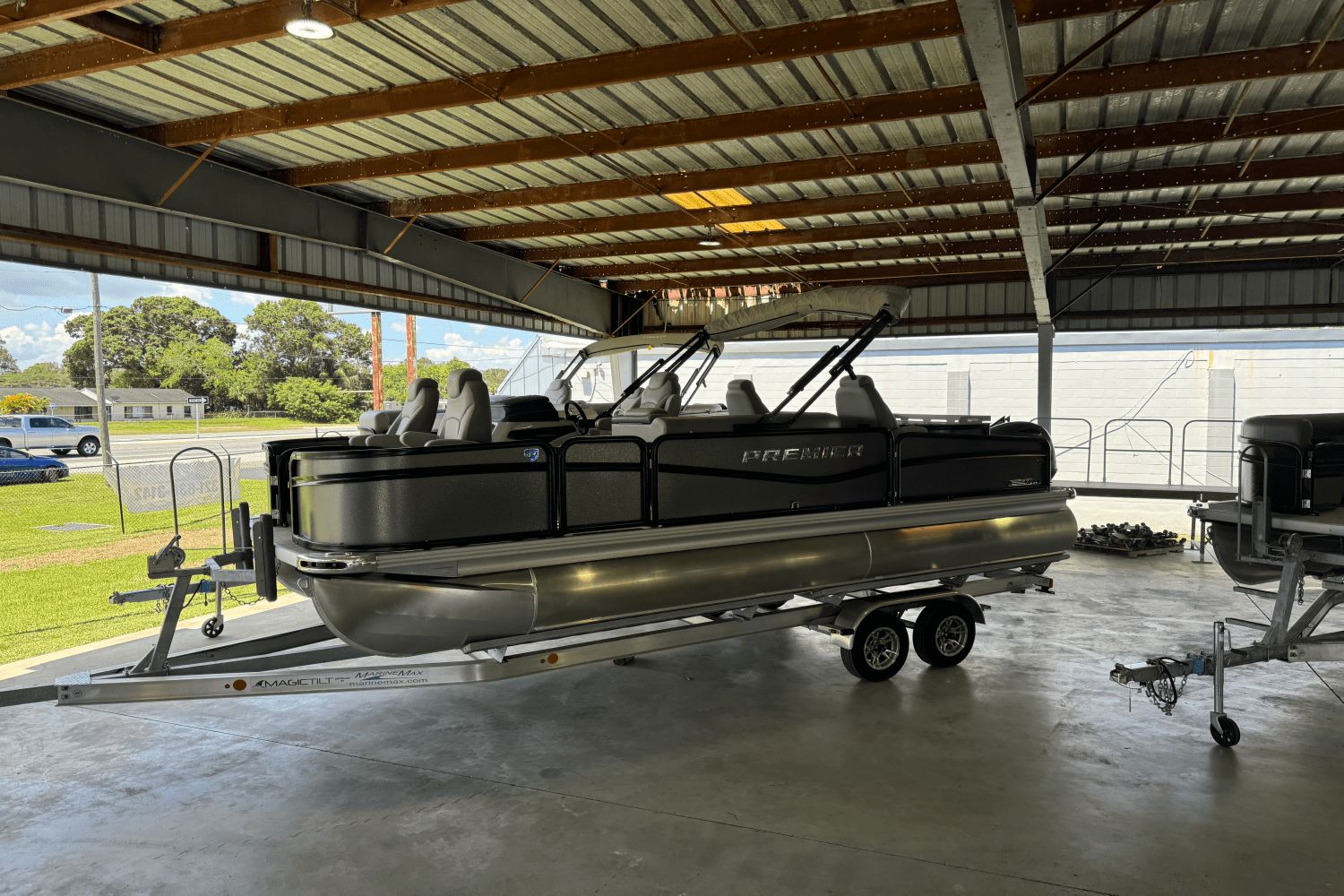 2025 Premier 210 Sunsation