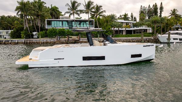 2025 De Antonio Yachts D42 Open