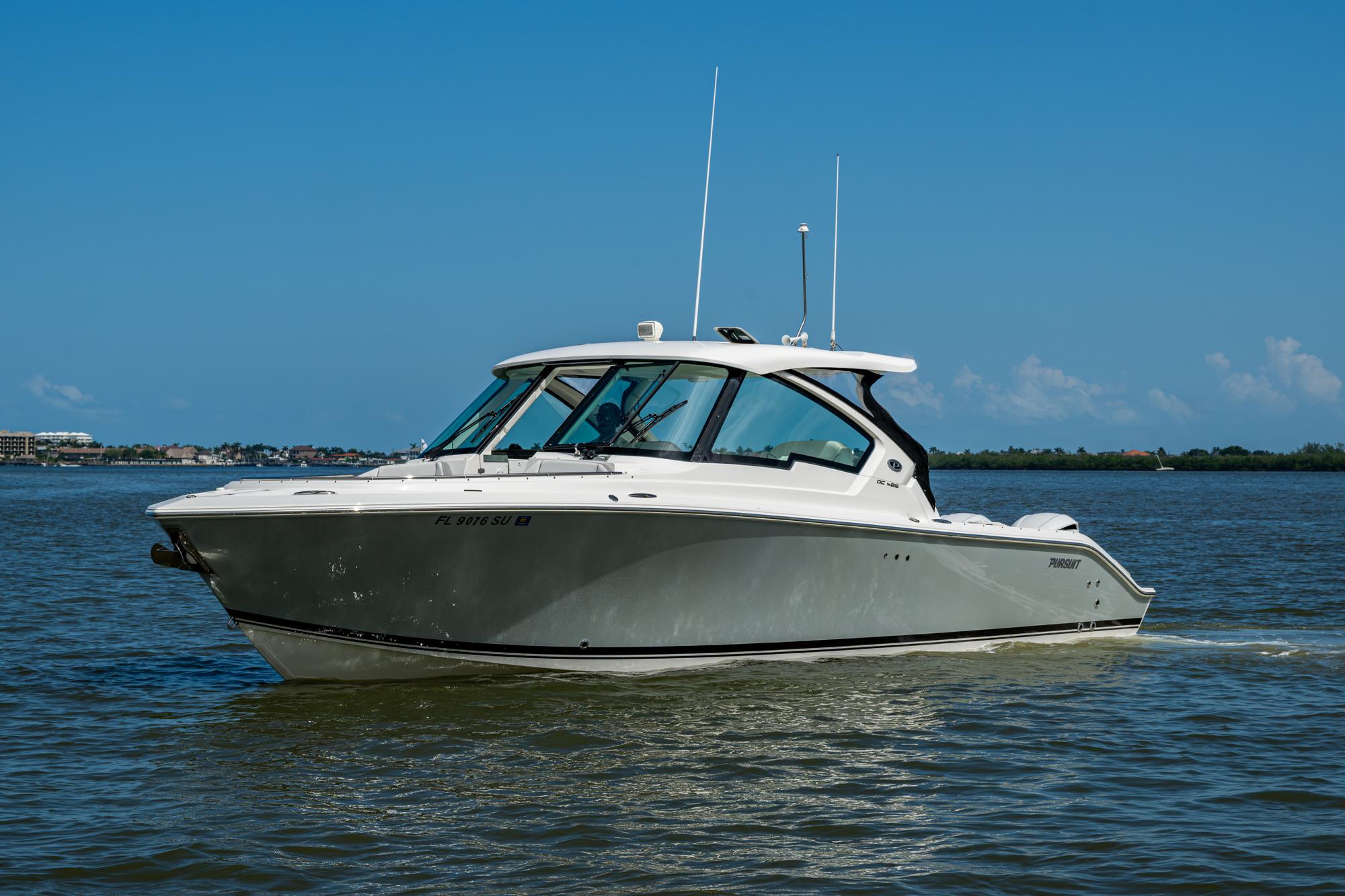 2021 Pursuit DC 326 Dual Console