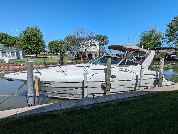 2004 Cruisers Yachts 320 Express