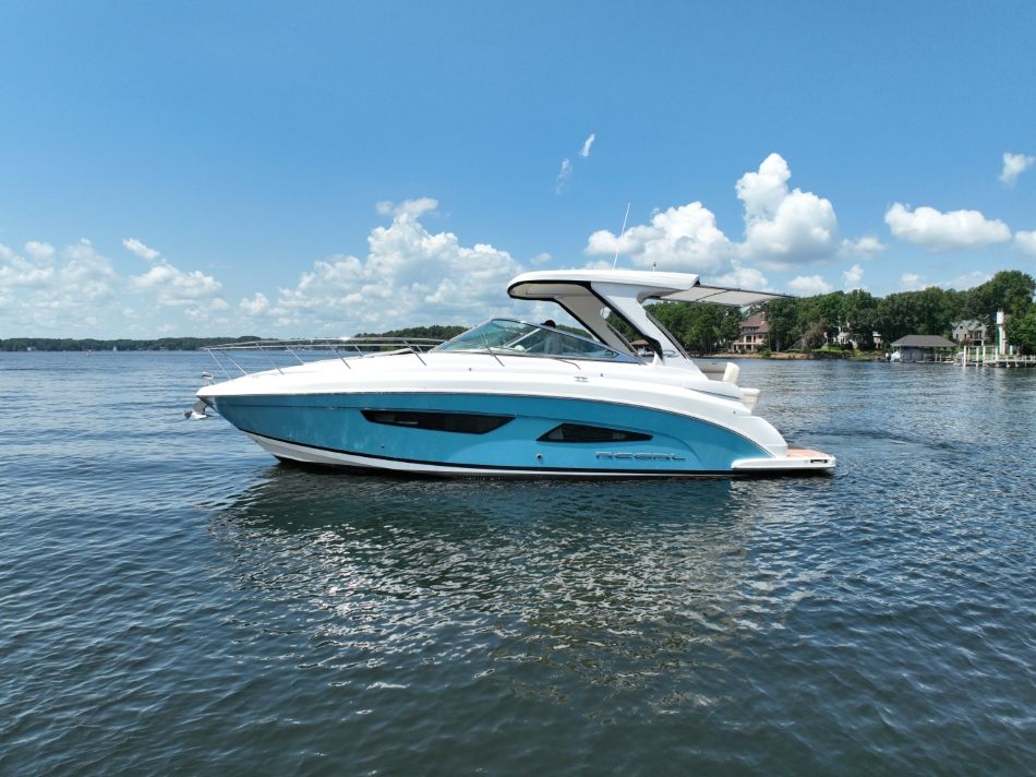 2019 Regal 33 Express
