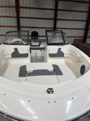 2024 Bayliner VR4 Bowrider - Outboard
