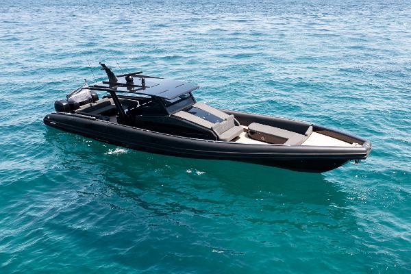 Novamarine Black Shiver 160 2025 Novamarine Black Shiver 160 boat on clear blue water.