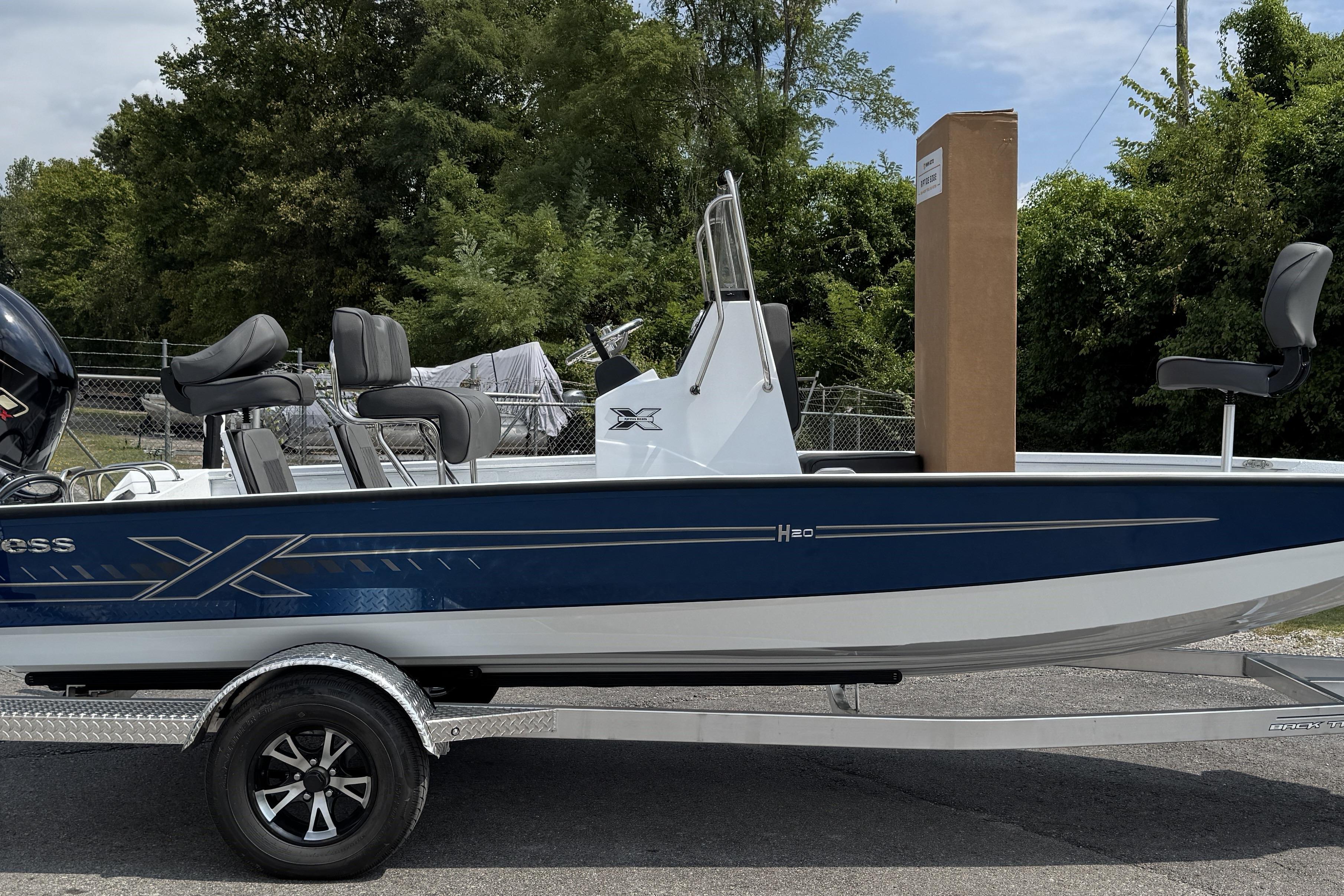 2026 Xpress H20B Bay