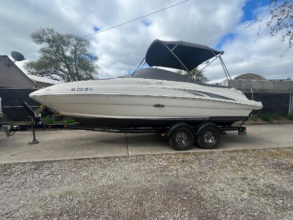 2004 Sea Ray 220 Sundeck