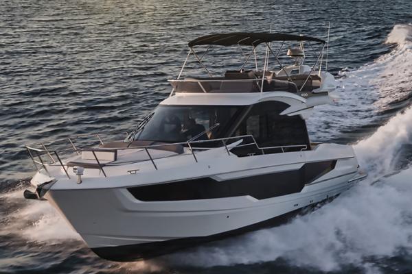 Galeon 400 Fly Manufacturer Provided Image