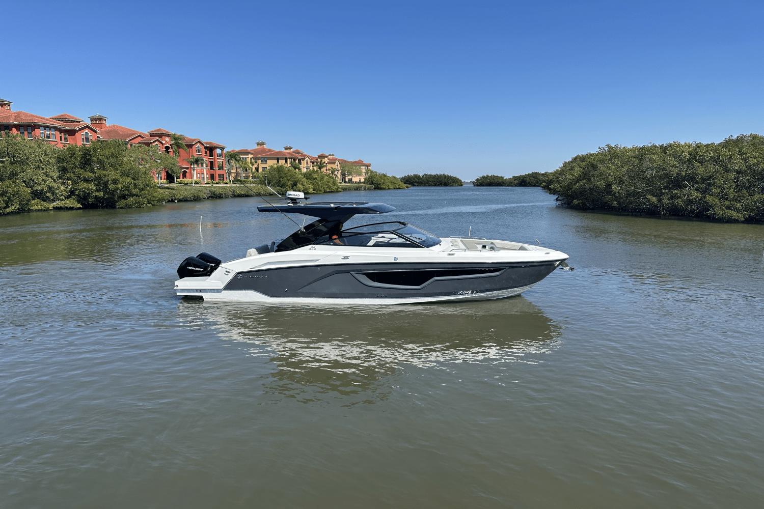 2024 Cruisers Yachts 34 GLS Outboard