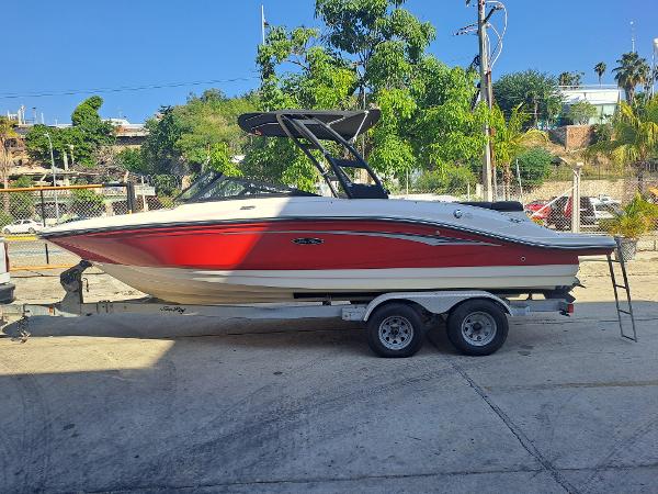 Sea Ray SPX 210