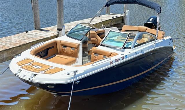 Four Winns HD3 2023 Four Winns HD3 boat docked on calm water, featuring sleek design and tan seating.