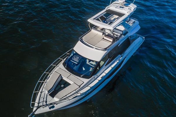 Galeon 500 Fly Manufacturer Provided Image