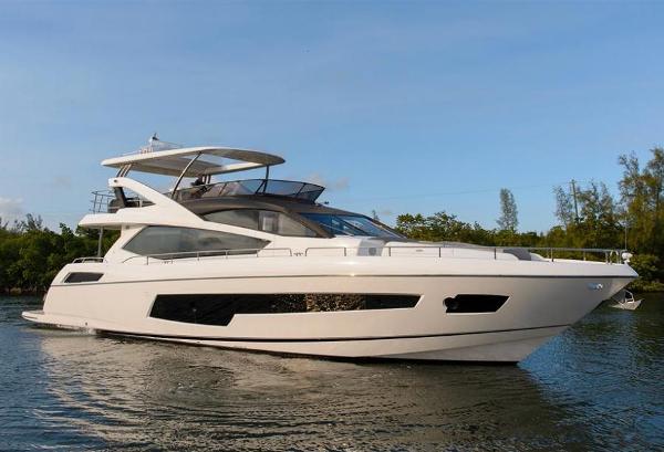 Sunseeker 75 Yacht