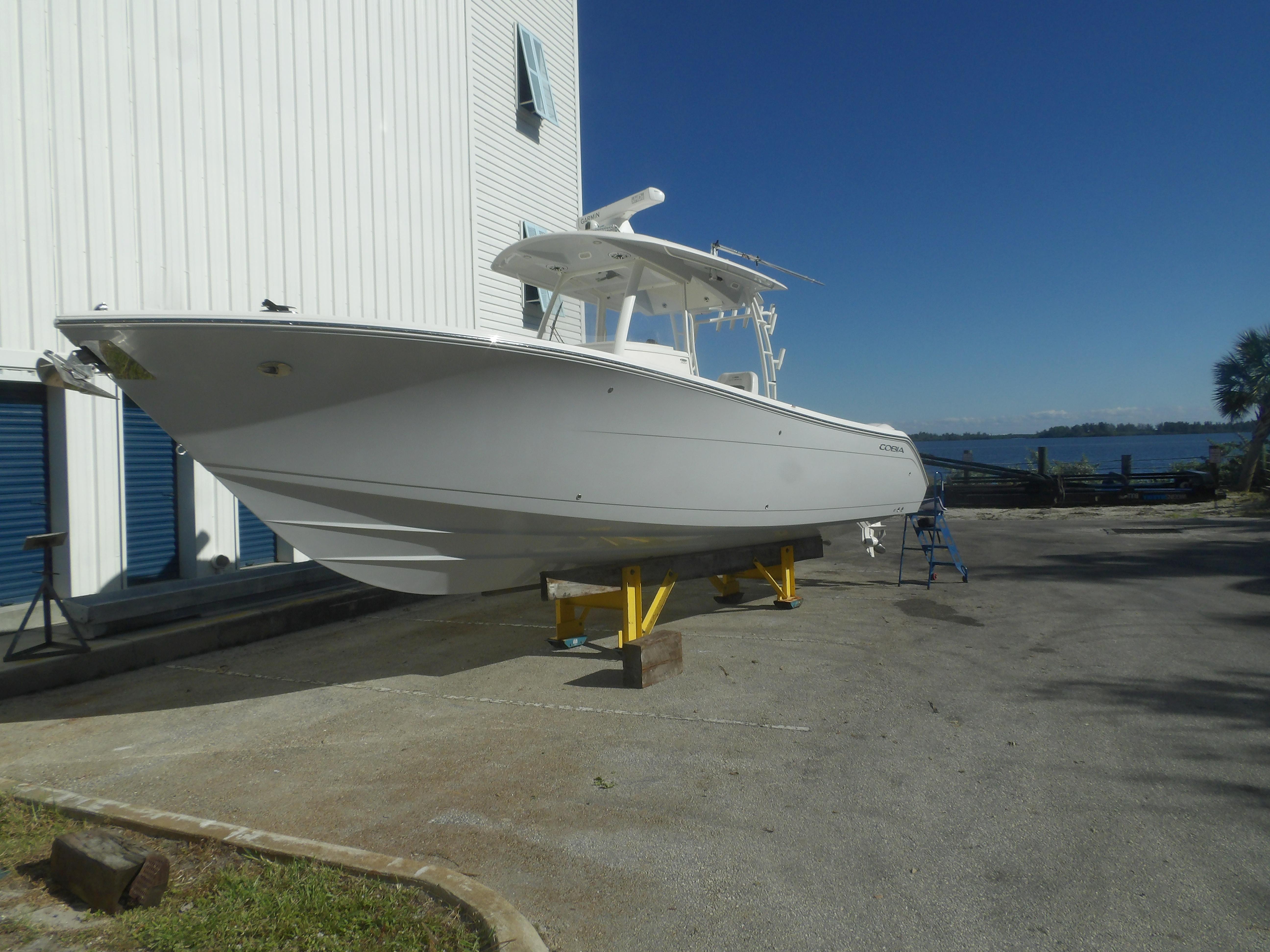 Cobia 320 Center Console