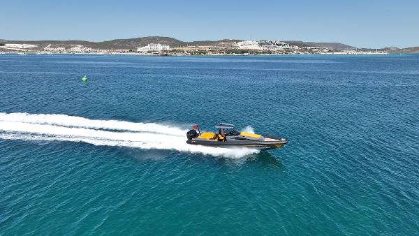 Yuka Yacht Shark 363