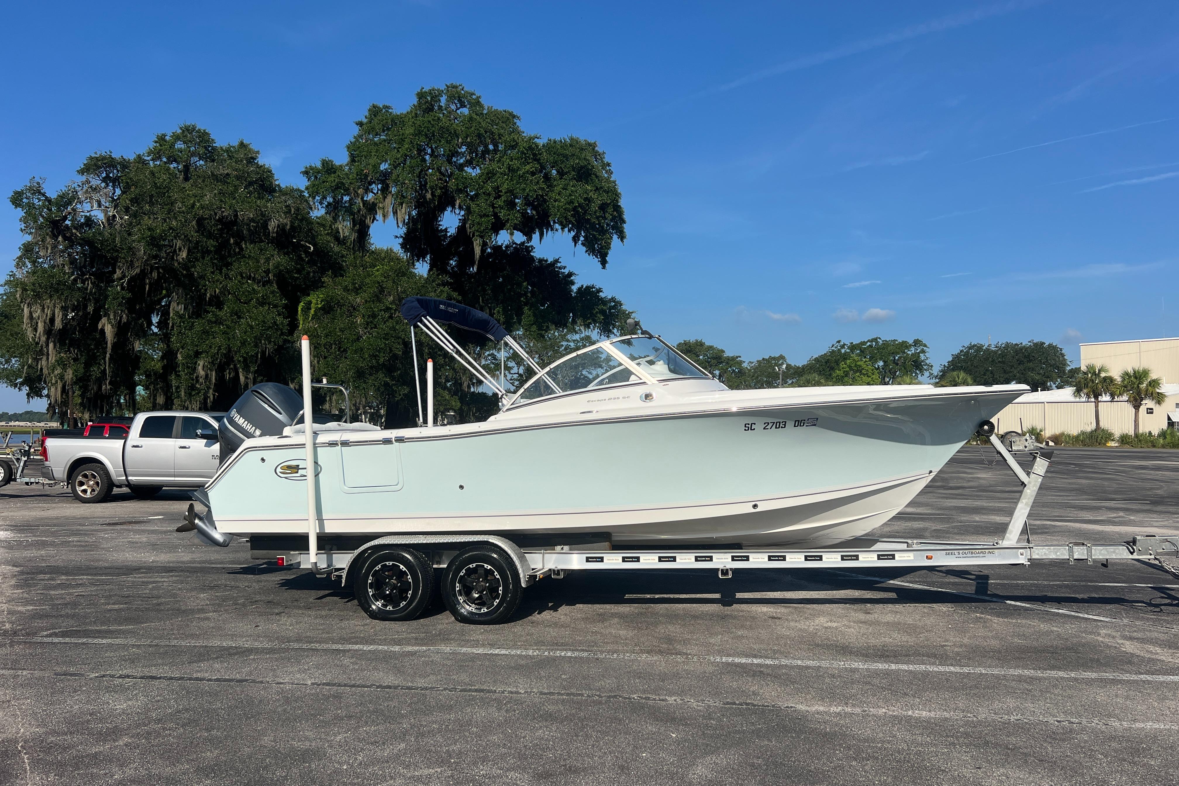 2016 Sea Hunt Escape 235 SE