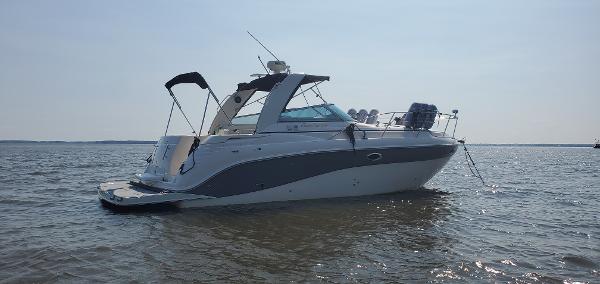 2005 Rinker Fieste Vee 320