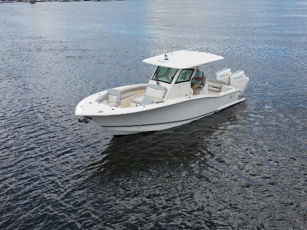 Scout 305 LXF 2024 Scout 305 LXF boat on calm water, sleek design, white exterior.