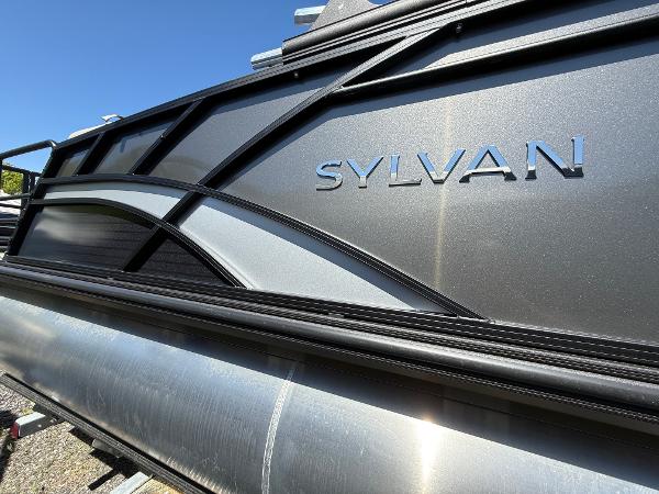 Sylvan L-3 CLZ 2025 Sylvan L-3 CLZ pontoon boat, sleek design, close-up view.