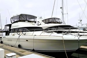 Silverton 46 1995 Silverton 46 yacht docked at marina, showcasing sleek design and spacious deck.