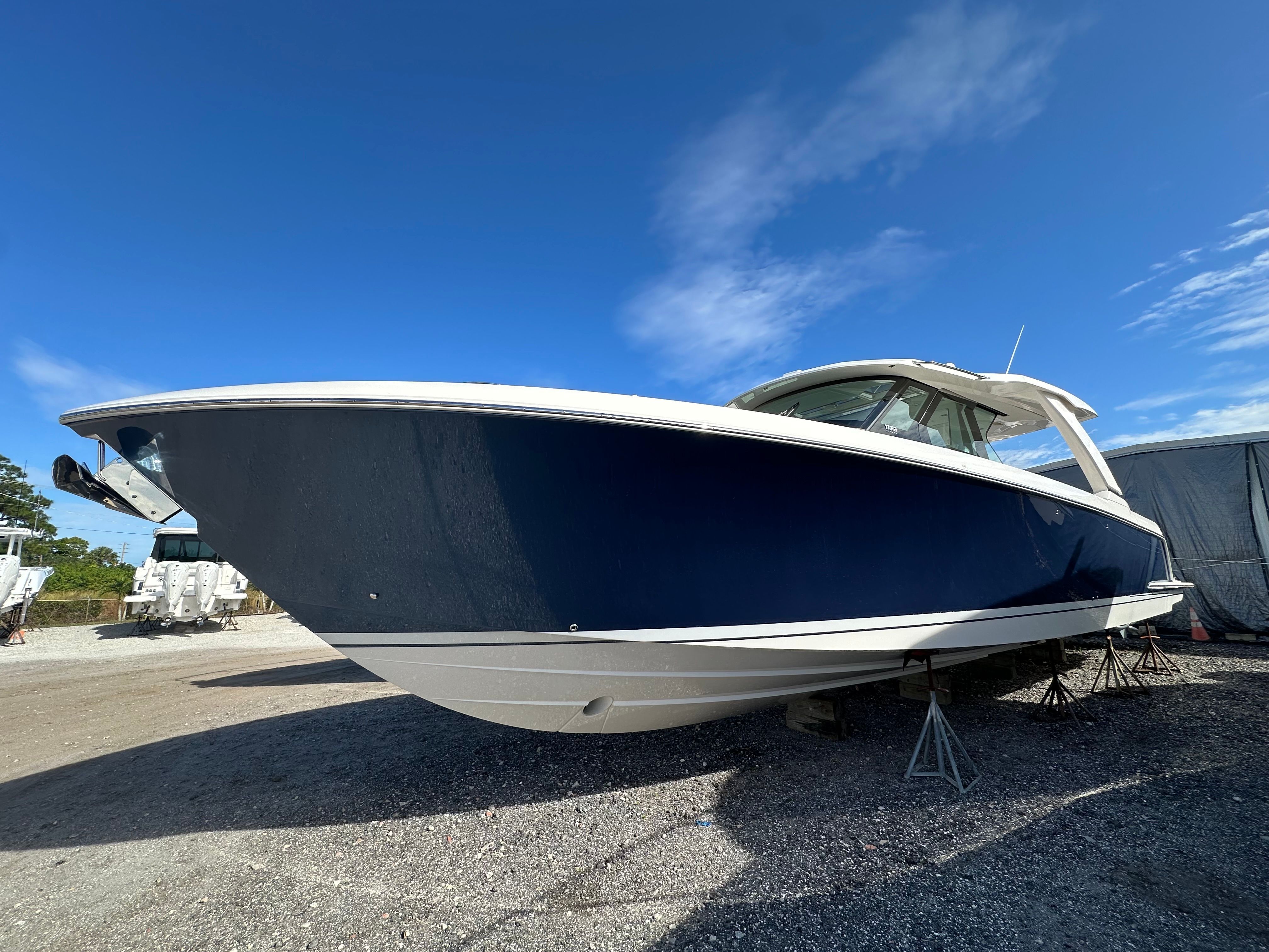 2025 Tiara Yachts 48 LS