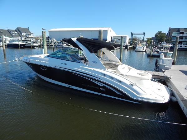 Chaparral 275 SSi 2009 Chaparral 275 SSi boat docked in a marina, featuring sleek black and white design.