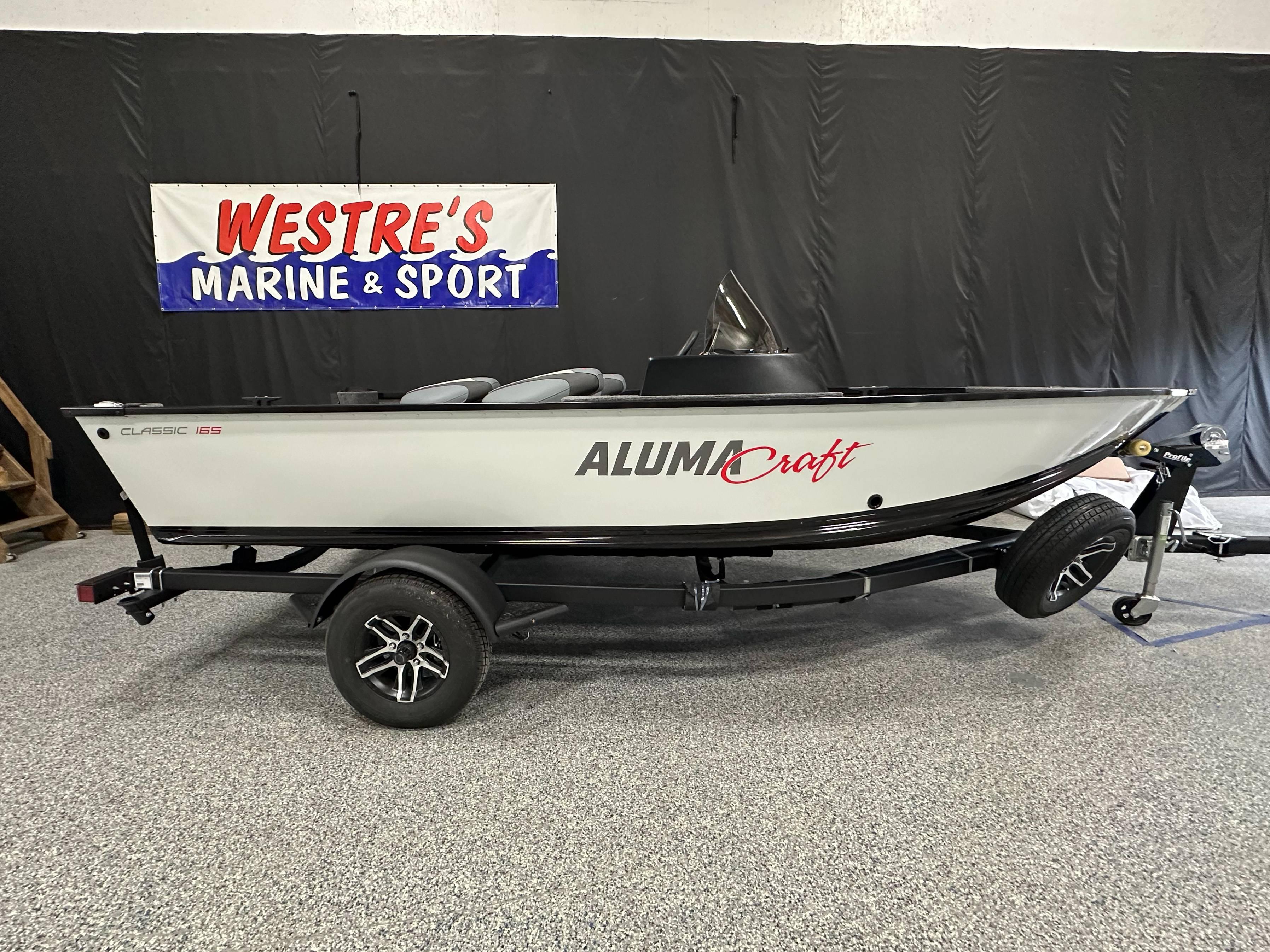 Alumacraft Classic 165 SC 2024 Alumacraft Classic 165 SC boat on trailer at Westre's Marine & Sport.