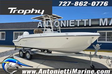 2026 Trophy T22CC Center Console