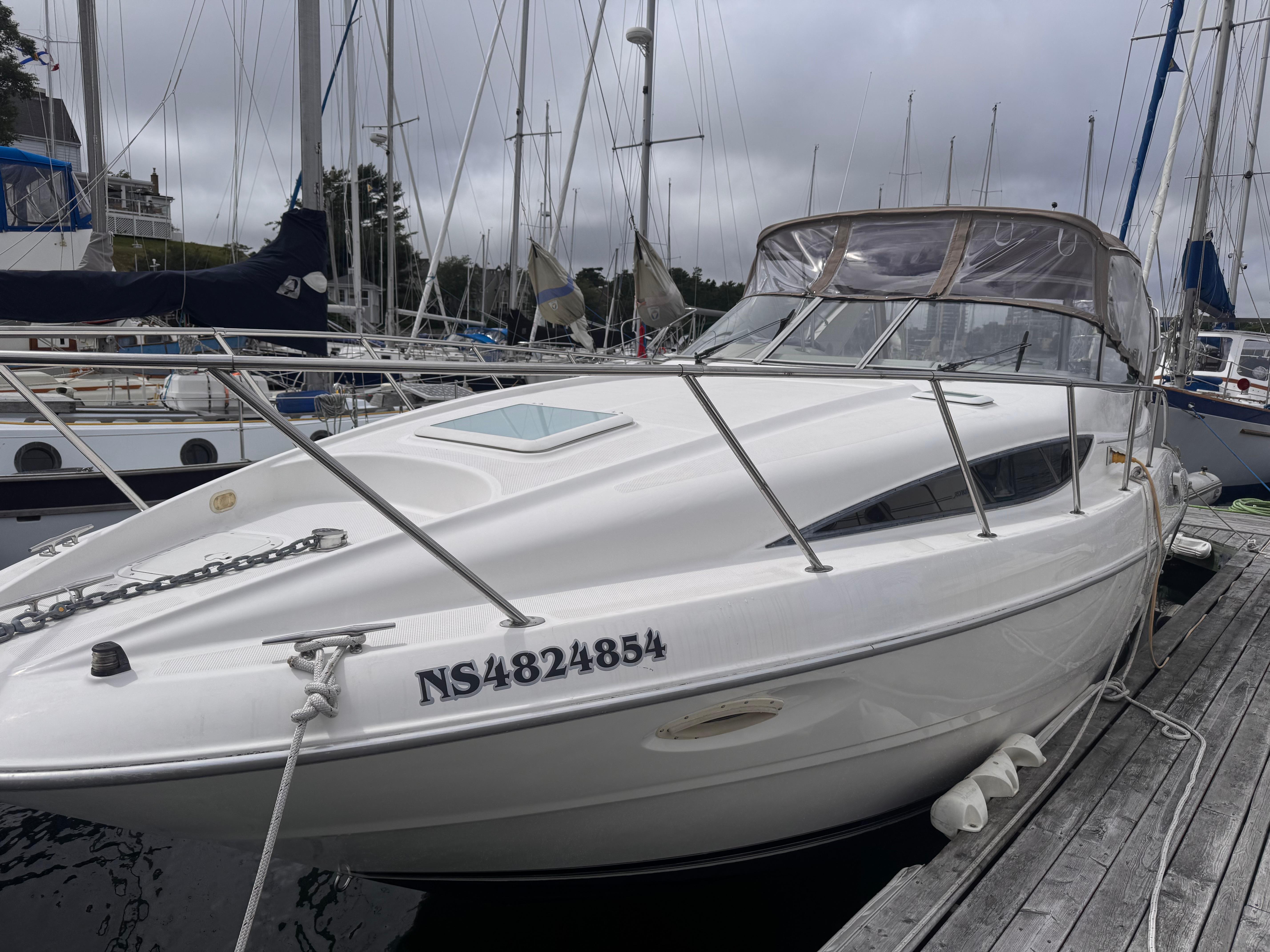Bayliner 3055 Ciera 1999 Bayliner 3055 Ciera docked at marina, overcast sky, sailboats in background.
