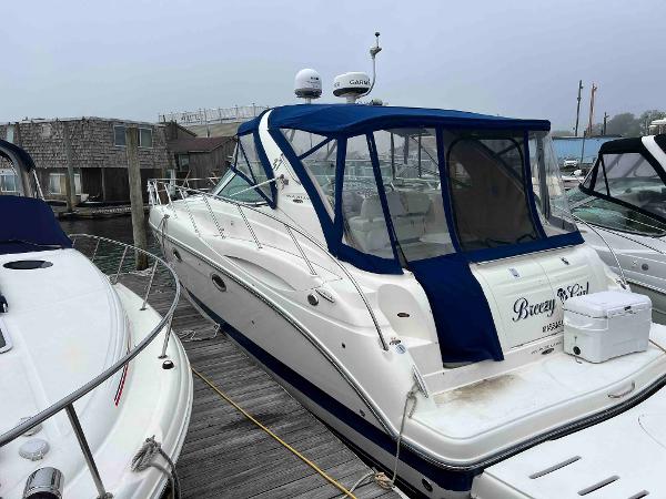 Maxum 3700 SY 2004 Maxum 3700 SY yacht docked with blue canopy.