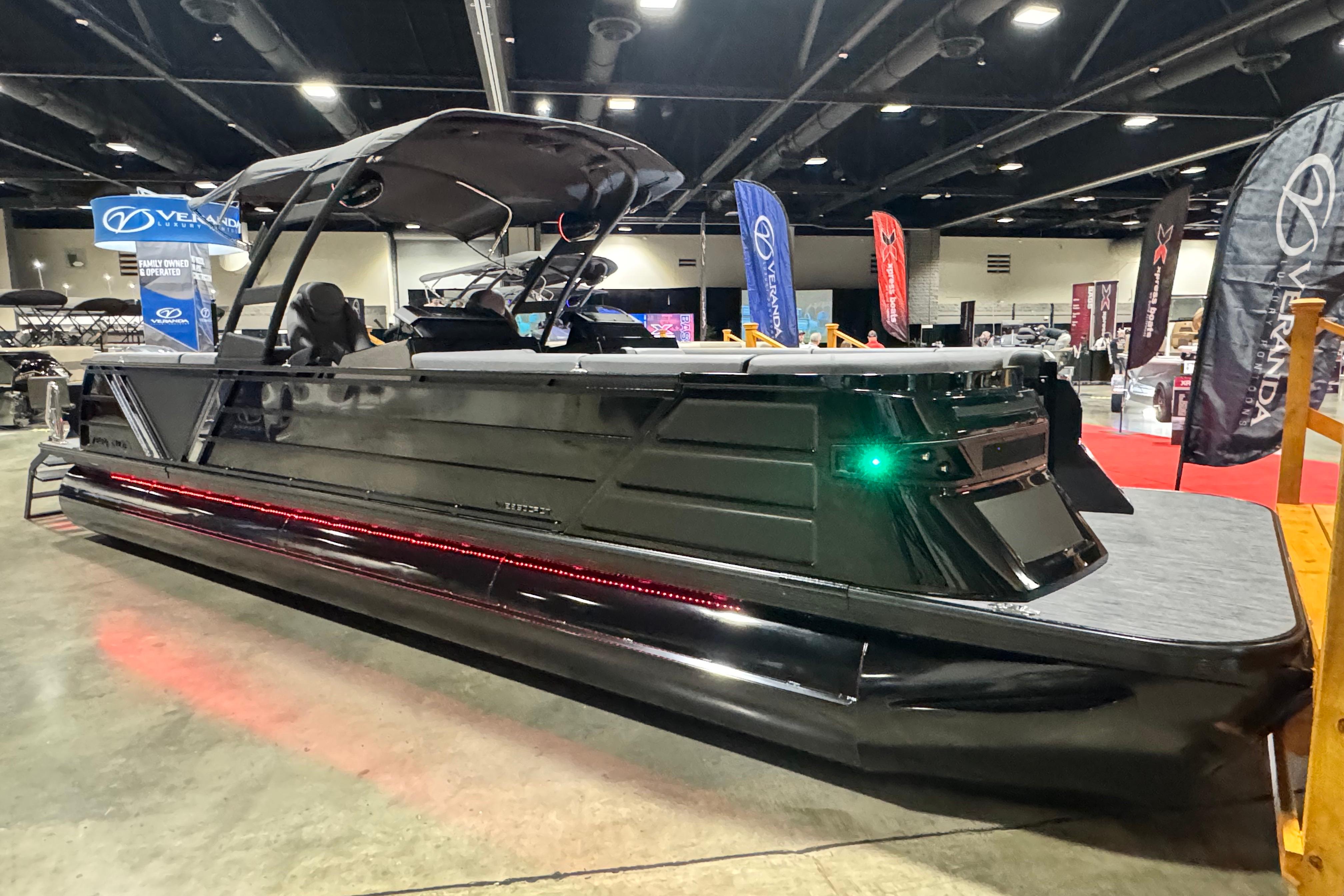 Veranda Vertex VX285DCRC Premium 2026 Veranda Vertex VX285DCRC Premium pontoon boat displayed indoors.