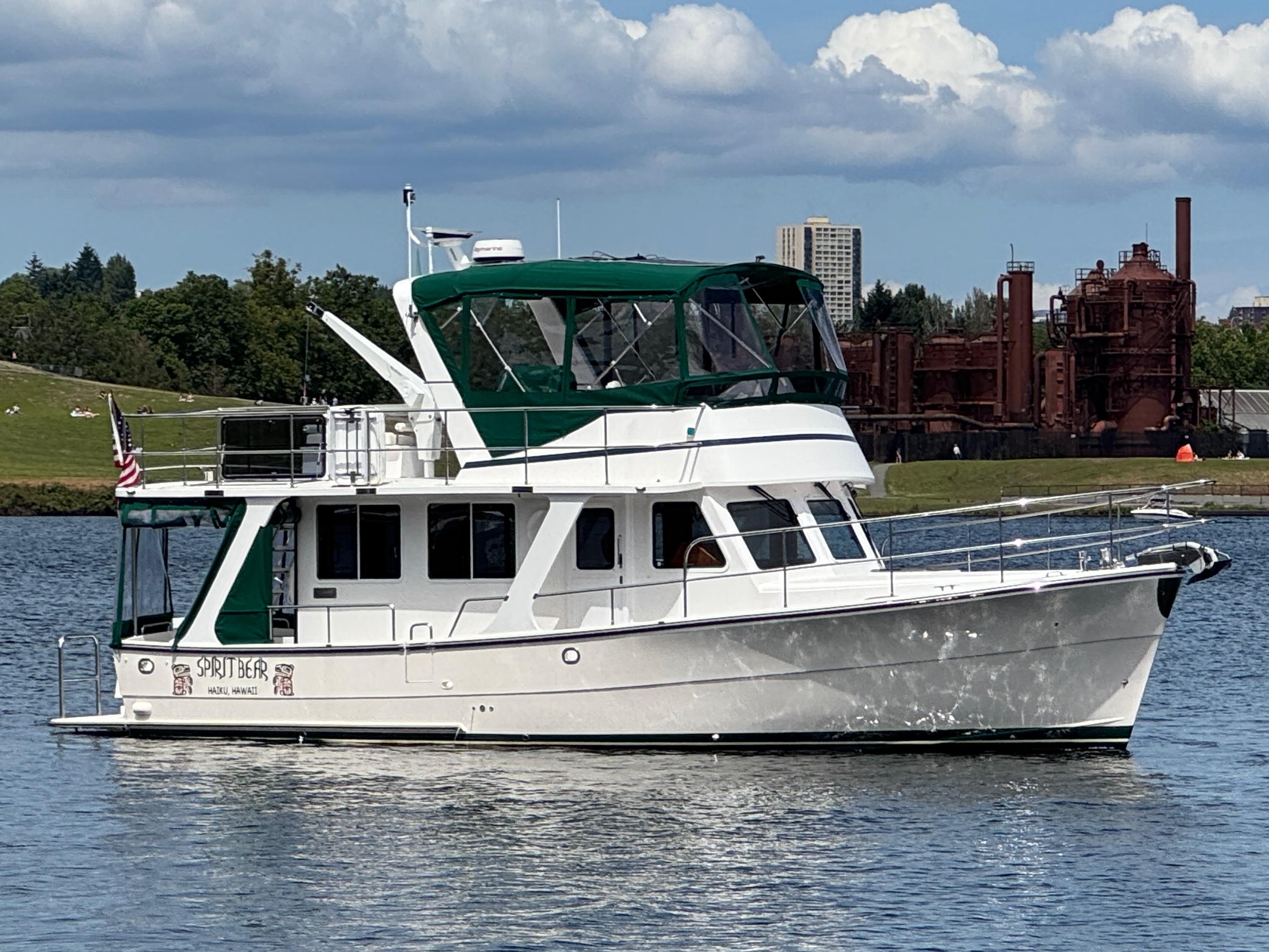 Helmsman Trawlers 38 Sedan