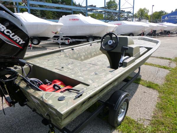 Tracker Grizzly 1648 SC 2024 Tracker Grizzly 1648 SC boat on trailer, camo design, outdoor display.